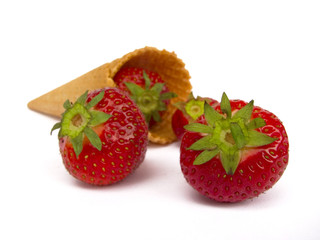 Erdbeeren und Eiswaffel