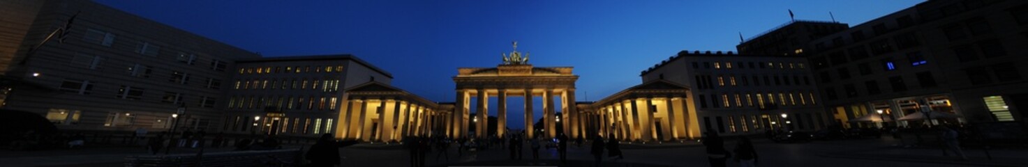 Fototapeta na wymiar Brama Brandenburska, Sceny nocne, Berlin, Niemcy