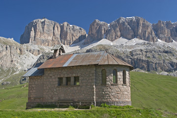 Kapelle auf dem Pordoi Pass