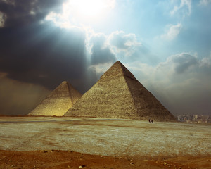 Fototapeta na wymiar Piramidy