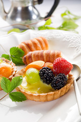 italian fruits pastry - pasticcini di frutta
