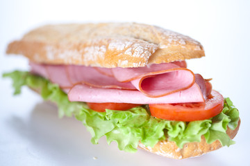 sandwich of ham lettuce and tomato