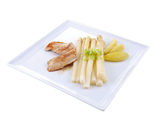 turkey fillet with asparagus and salt potatoes