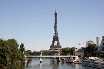 Fototapeta na wymiar Beaugrenelle et Tour Eiffel, Paris