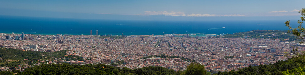 Obraz premium panorama view of Barcelona from the Tibidabo hill
