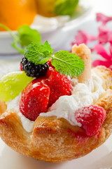 fruits pastry - dessert alla frutta con panna