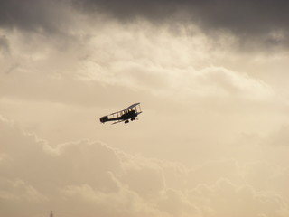 Fototapeta na wymiar Vikers Vimy Bi-Plane Coming in to land