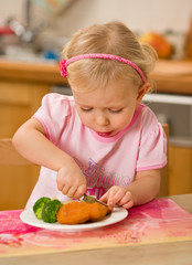 little girl eating lunch © mbt_studio
