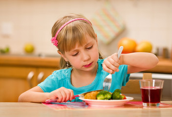 girl eating lunch © mbt_studio