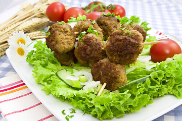 Fleischbällchen am Spieß