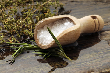 Sale grosso con erbe