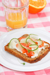 Toast with vegetables and fish