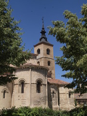 Fototapeta na wymiar Iglesia románica de San Millán en Segovia