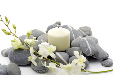 Obraz na płótnie Canvas Spa setting with beautiful white flowers, pebbles and candle.