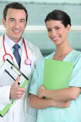 Médecin et infirmière