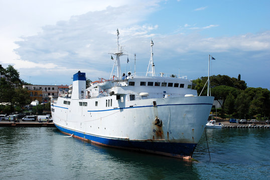 Traghetto passeggeri ad Ischia