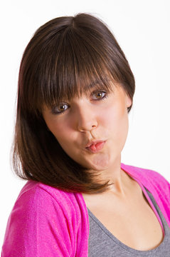k&uuml;ssende junge Frau