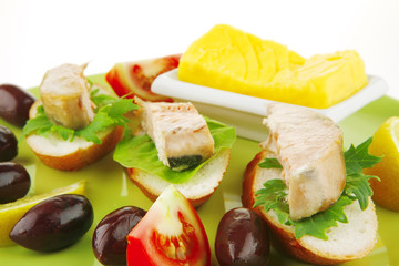 salmon pieces on baguette slices