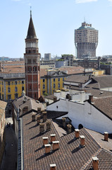 Obraz premium milano torre velasca chiesa di san gottardo antico moderno
