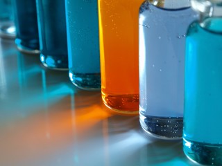 Farben in Fläschchen