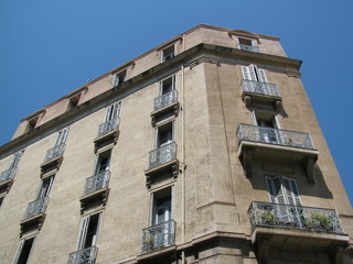 façade de caractere