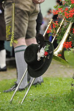 Bayern mit Blasmusik, Hut und Lederhose