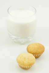 Leche y madalenas