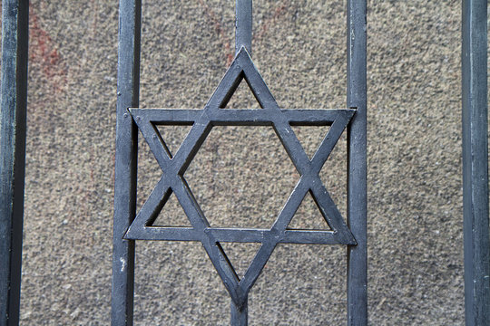 Stella di David all'ingresso del cimitero ebraico di Praga