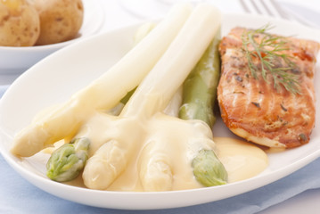 Spargel mit Wildlachs