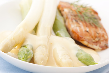 Spargel mit Wildlachs