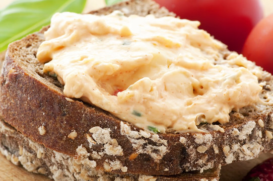 Obatzter aub Bauernbrot