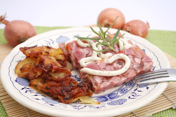 sülze mit bratkartoffeln