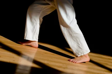 Photo sur Plexiglas Arts martiaux feet of a female karate student