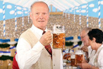 Oktoberfest und Anstoßen