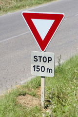 Stop à 150 mètres