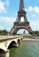 Obraz premium The Eiffel Tower, Paris, France