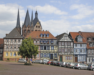 Obraz premium Obermarkt und Marienkirche in Gelnhausen