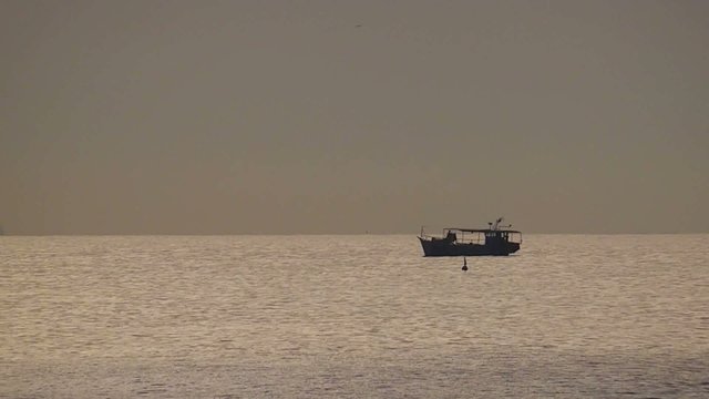 BARCO DE PESCA FAENANDO
