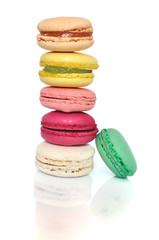 Macarons sur fond blanc