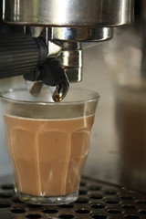 Latte macchiato under an espresso maker