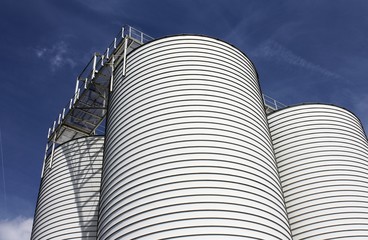 Silos am Hafen