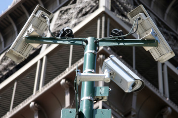 Naklejka premium Surveillance à la Tour Eiffel, Paris