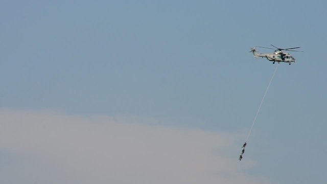 helicoptere de combat, evacuation de troupes