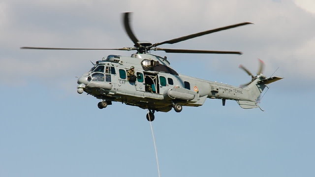 helicoptere de combat, evacuation de troupes