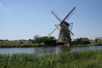 Fototapeta na wymiar Windmills of Kinderdijk in Holland