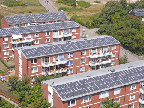 Solardaecher auf Mehrfamilienhaeusern