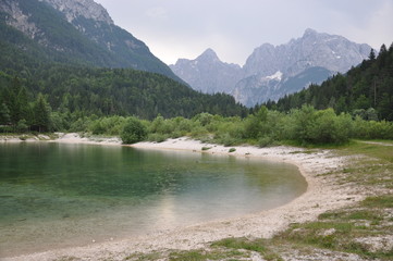 Naklejka na ściany i meble Lago en el Parque Nacional de Triglav, Eslovenia.