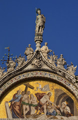 Fototapeta na wymiar Bazylika Saint Marks Anioły Chrystus Rosnące Mozaika Statua Venice I