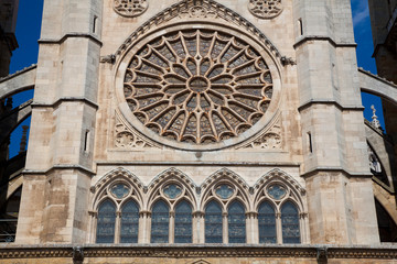 Fachada de la catedral de León, Castilla y León, España