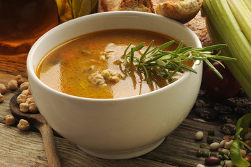 Zuppa di legumi e cereali